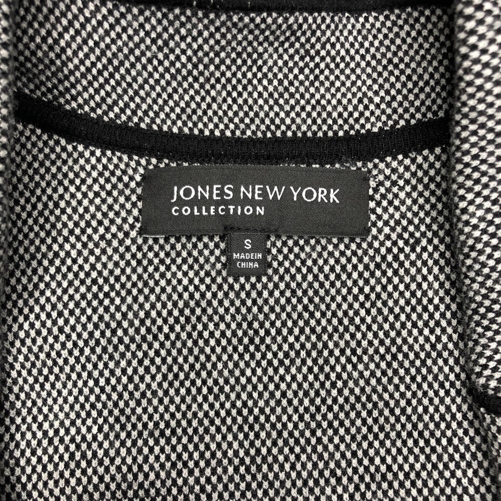 Blazer - Picture 2 of 2